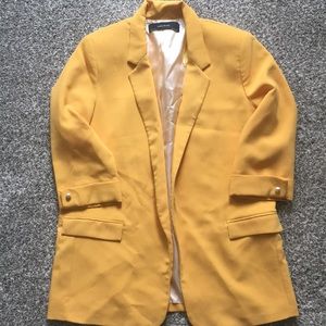 Women’s Zara yellow blazer.